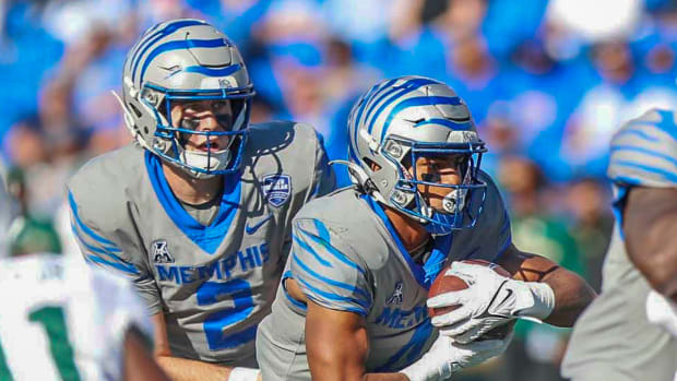Memphis QB Seth Hennigan hands off to RB Blake Watson against South Florida